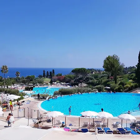 Апартаменты Cap Esterel Village : 4 Pers Au Calme Climatise F5